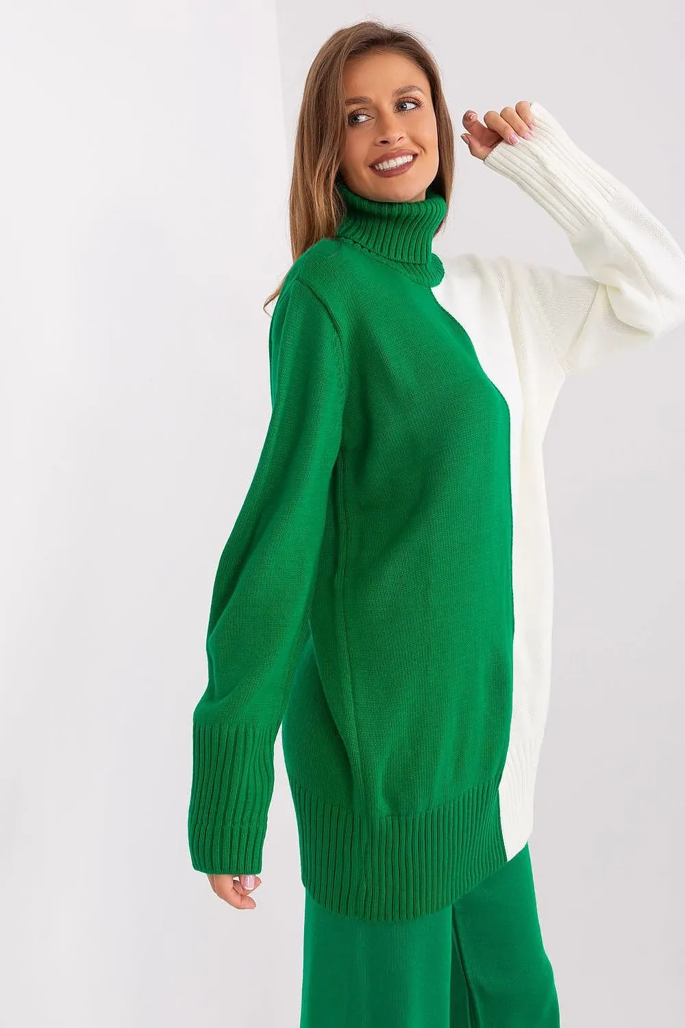 BADU European Long Two-tone Turtleneck Sweater-model 189332