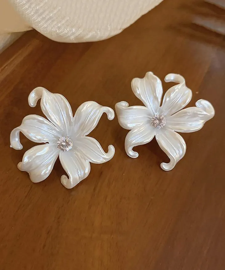 Classy White Acrylic Zircon Floral Stud Earrings ZZ055