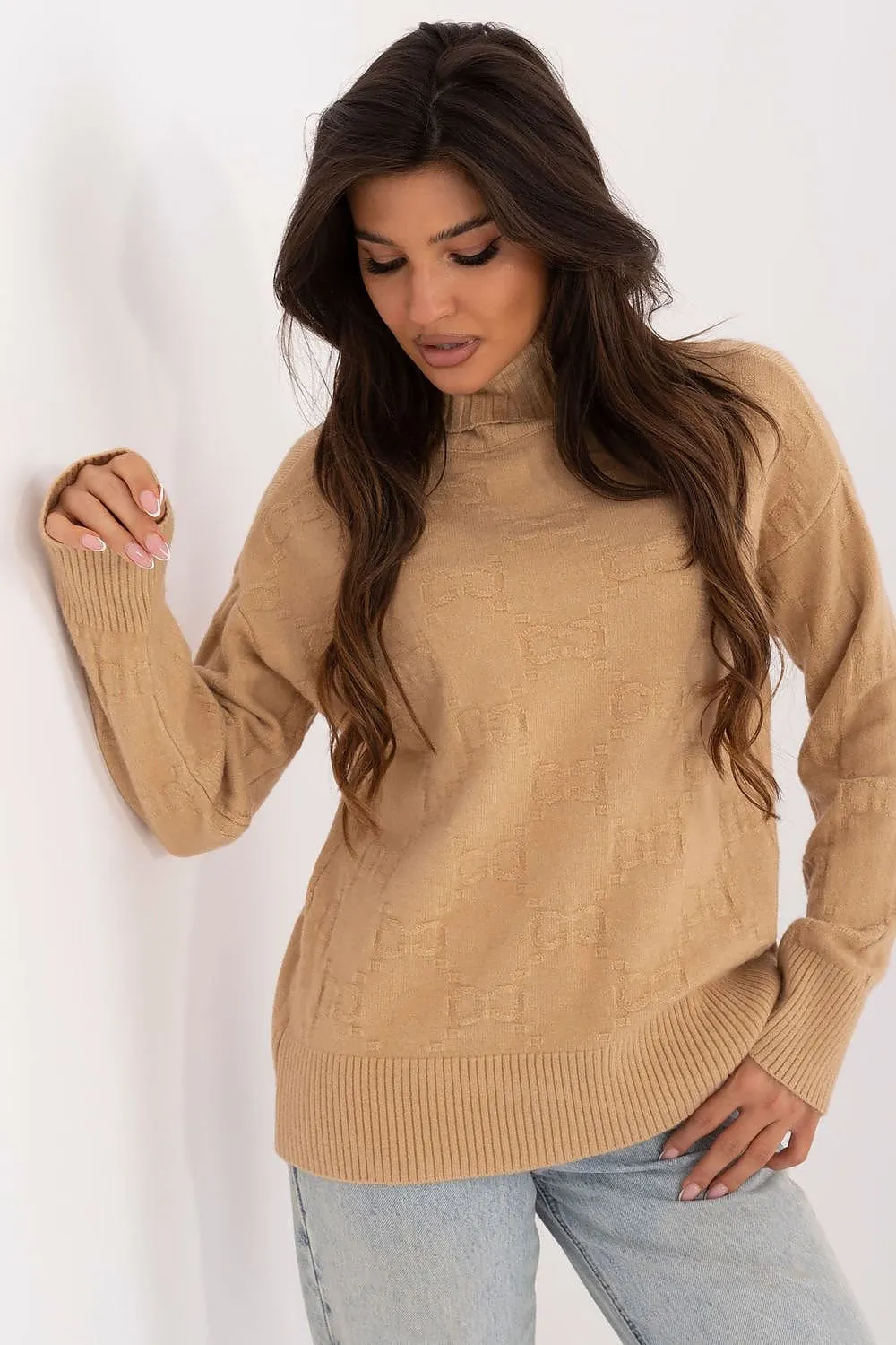 Snuggle Up Turtleneck—Your Cozy Companion for Cooler Days!