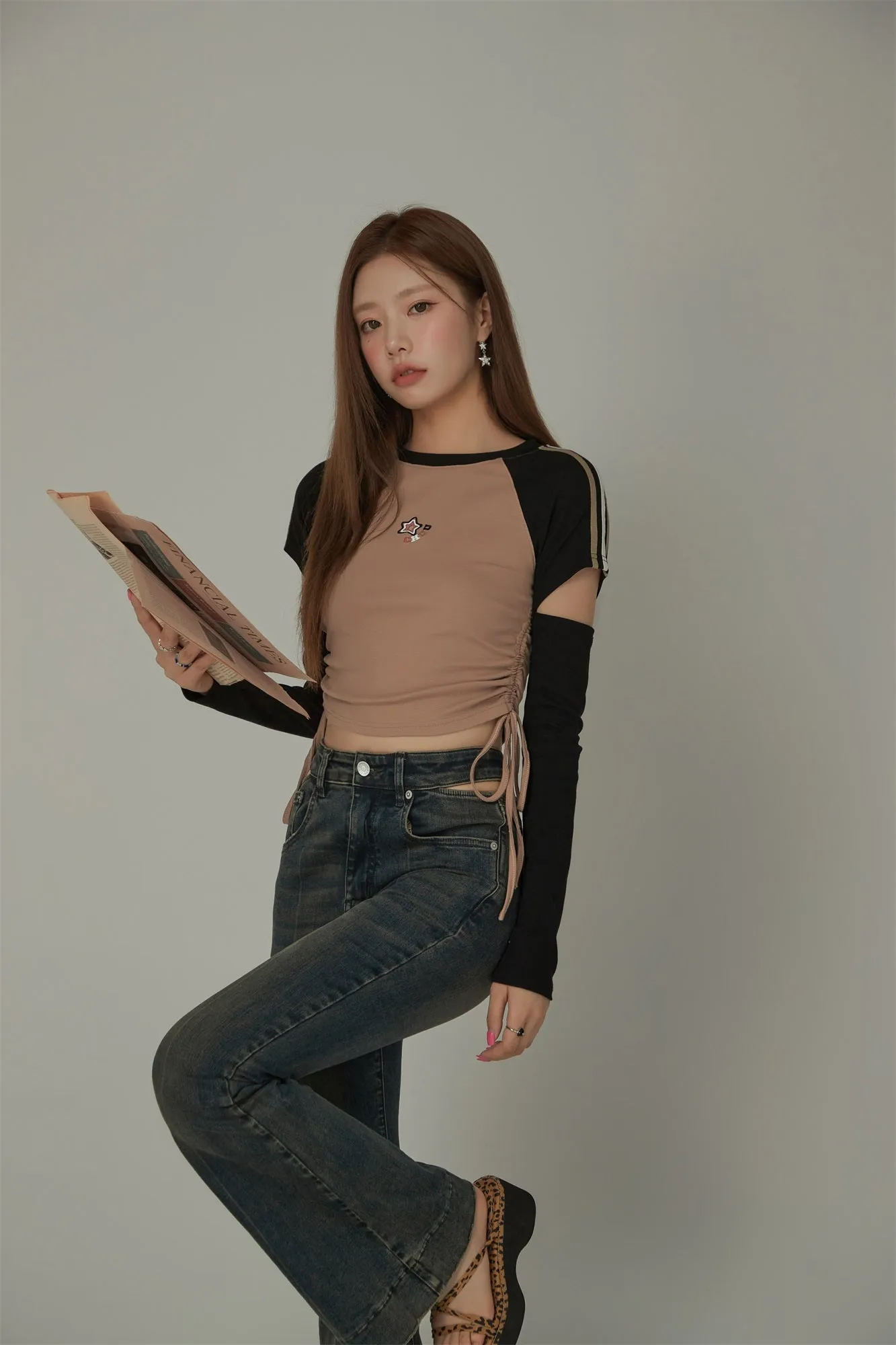 Star Logo Cutout Shirring Waist Long Sleeves Top